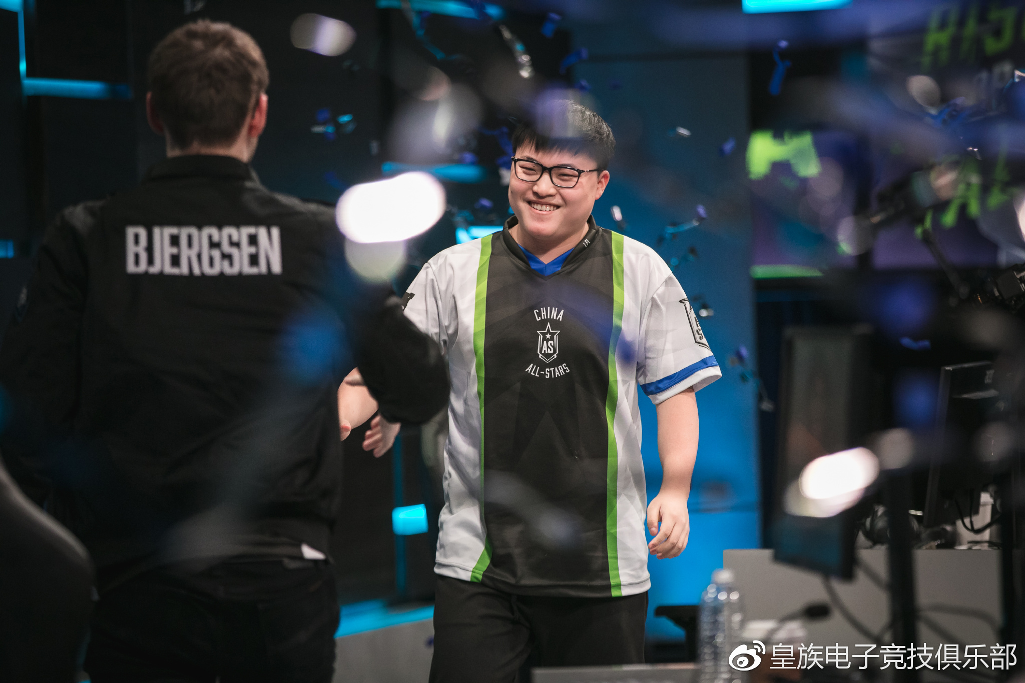 AYX-包含Uzi赛事官方发布逆转新规，老鹰争议不断！的词条